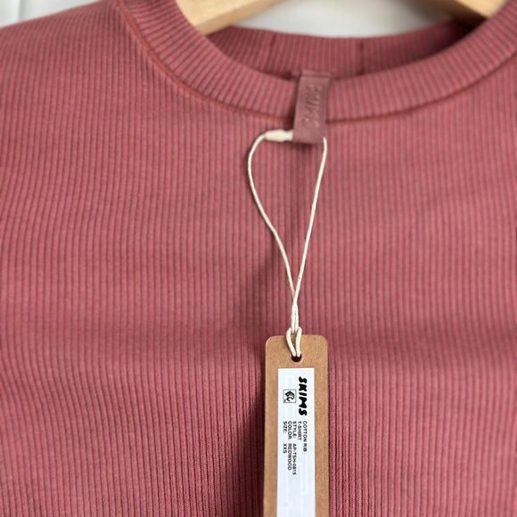Skims Cotton Rib T-Shirt in Redwood, Size XXS - Picture 8 of 8